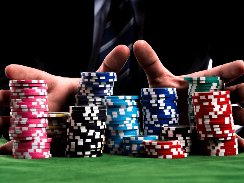 Cách chơi bài poker thắng lớn